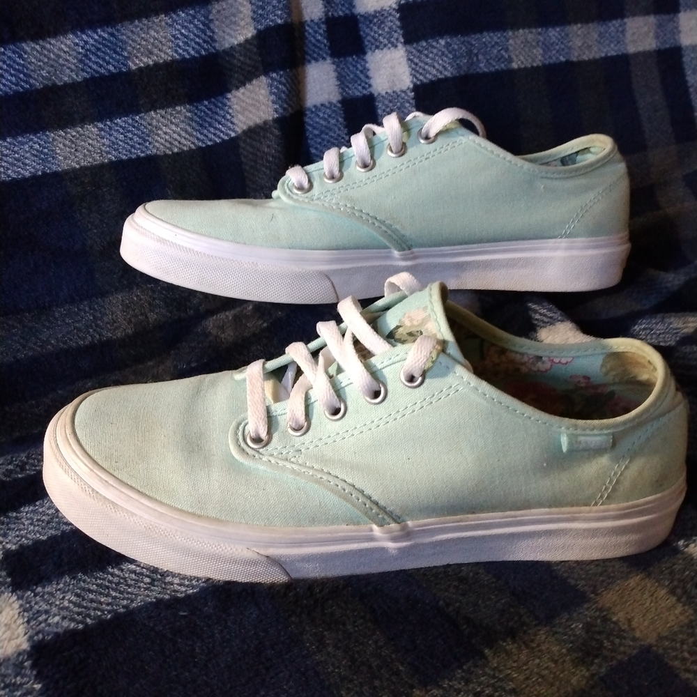 VANS Paled Turquoise Floral Print Sneakers. Great condition